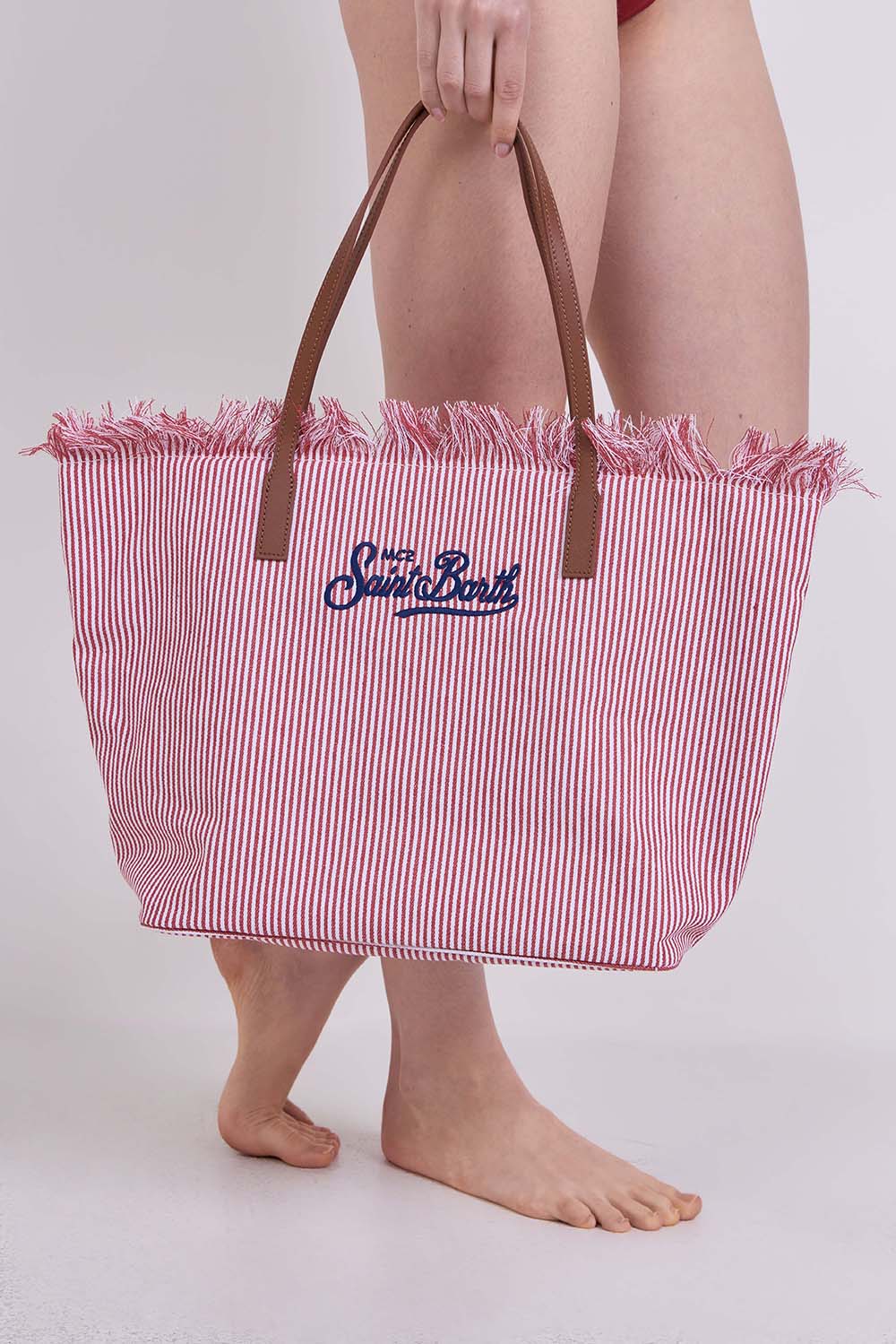 תמונת כל הלוק של תיק כתף